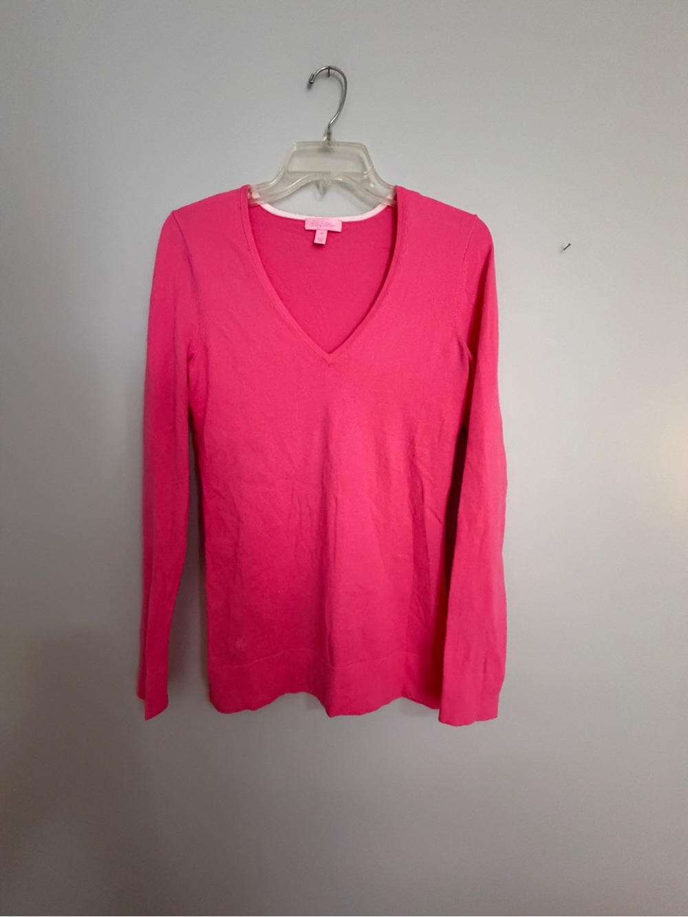 Lilly Pulitzer V-Neck Sweater in Hot Pink- Medium